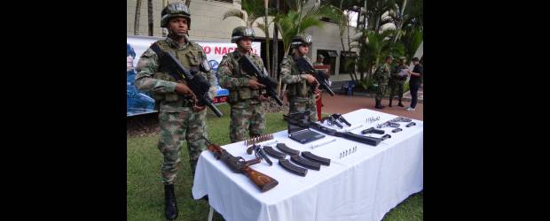 Capturada en Bello candidata de Amalfi | Juan Fernando Rojas T. | Durante los allanamientos en que se capturaron los doce presuntos miembros del combo 'Camacol', fueron incautadas tres pistolas, igual número de revólveres, una escopeta 'hechiza', munición de diferentes calibres.