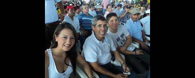Alan Jara volvió a la Gobernación de Meta | Colprensa, Villavicencio | Alan Jara, gobernador del Meta, estuvo secuestrado entre el 18 de julio de 2001 y el 3 de febrero de 2009. Su hijo Alan Felipe, lo acompañó en la campaña.