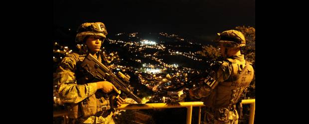 Fuero militar, motor para subir moral a las tropas | Archivo | El anuncio de mantener el fuero militar en la reforma a la Justicia, es para los militares y policías un espaldarazo del Gobierno Nacional, del cual afirmaron sentirse abandonados. Ellos aseguran que es más dura la Justicia Penal Militar cuando en las operaciones cometen alguna irregularidad.