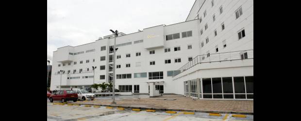 SaludCoop sí vuelve a sus dueños | Archivo | El grupo empresarial cooperativo Saludcoop tiene dos clínicas en Medellín, la de la imagen ubicada en la avenida 80, sector de Belén, y otra en el centro.