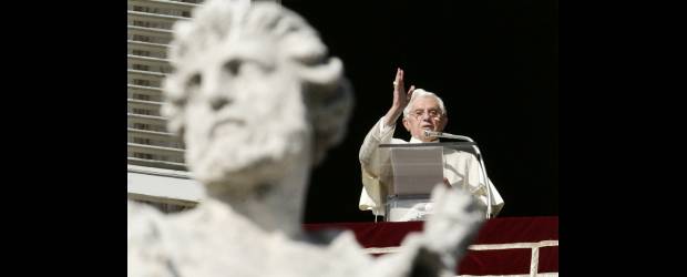 El Papa rechazó asesinatos de los secuestrados | Archivo | El Papa Benedicto XVI manifestó su profundo dolor por la ejecución de los cuatro uniformados y pidió, una vez más, por la paz en nuestro país.