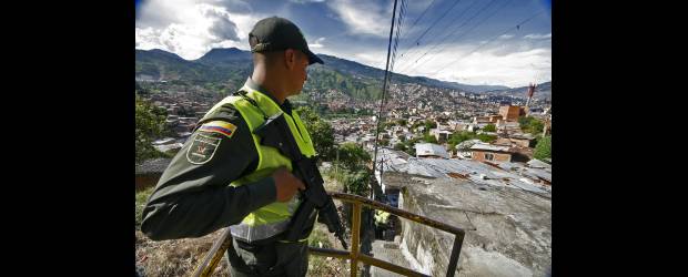 Una balacera dejó un niño muerto en la 13 | Archivo, Esteban Vanegas | Después de este hecho trágico las autoridades reforzaron la vigilancia del sector. La Policía judicial, como soldados del Ejército se dieron a la tarea de buscar el responsable del asesinato de este menor de edad de Independencias I.