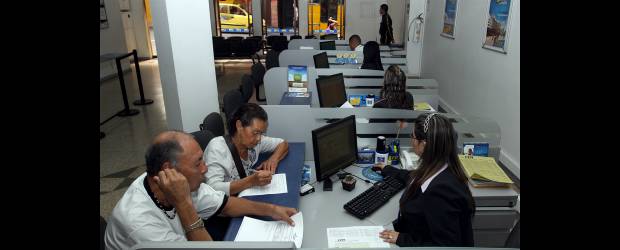 Con buenas notas, la CFA sigue creciendo | Fotos: Julio César Herrera | La Cooperativa Financiera de Antioquia (CFA) tiene hoy 74.000 ahorradores y 53.000 asociados. Entre las metas para 2012 está sumar otros dos mil ahorradores y abrir cinco oficinas más, comenzando por la de Bello, el 13 de febrero.