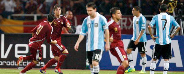 Venezuela sorprendió a Argentina y lo venció en Puerto La Cruz | Reuters | Con un gol de Fernando Amorebieta, Venezuela logró el primer triunfo de su historia ante Argentina al imponerse este martes por 1-0 por la segunda fecha de las eliminatorias.