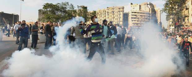 Aumenta la tensión en Egipto por violentos disturbios | AP | Los presentes en Tahrir no creen que el Consejo Supremo de la Fuerzas Armadas vaya a traer la democracia a Egipto, pese a que está previsto que en nueve días comiencen las elecciones legislativas.