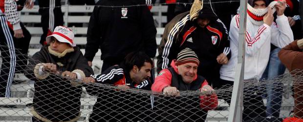 Sancionan a River Plate con cinco jornadas de clausura al estadio Monumental | AP | River Plate tendrá que jugar lejos de casa cinco compromisos.