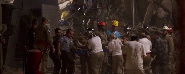 Colapsaron dos edificios en Río | Felipe Dana, Río De Janeiro, Brasi | La Defensa Civil de Río informó en un primer momento que se habían registrado 11 víctimas fatales, cifra que hasta anoche era un estimativo.