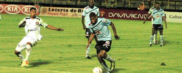 Junior cayó goleado 3-0 ante Chicó | Colprensa | Boyacá fue el que impuso las condiciones pues se adueñó de la pelota, del campo y así pudo aprovechar las deficiencias que le brindó su rival.