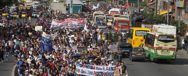 Los estudiantes rechazan el proyecto que radicó el Gobierno Nacional ante el Congreso para reformar la ley que rige la educación superior, Ley 30 de 1992. | Los estudiantes rechazan el proyecto que radicó el Gobierno Nacional ante el Congreso para reformar la ley que rige la educación superior, Ley 30 de 1992.
