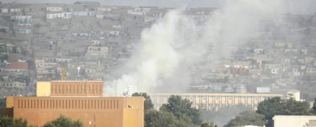 E.U. no está intimidado por ataque a embajada en Kabul | AP | Un comando de ocho talibanes pueso este martes en jaque a Kabul con un ataque contra varios puntos de la capital afgana, como la Embajada de Estados Unidos y la sede la Otan.