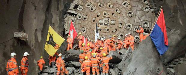 Terminó la perforación del túnel más largo del mundo | AP | Perforación del túnel suizo de San Gotardo, el más largo del mundo, con 57 kilómetros.