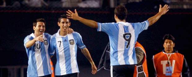 La milonga argentina bailó a los chilenos | Reuters | Los desaguisados defensivos de Chile no se detuvieron en el segundo tiempo y Argentina, con el inspirado triángulo Messi-Higuaín-Di María, no perdonó.