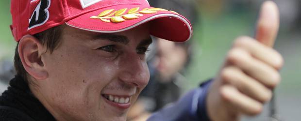 Lorenzo, en el éxtasis de la victoria. | Reuters | Lorenzo, en el éxtasis de la victoria.