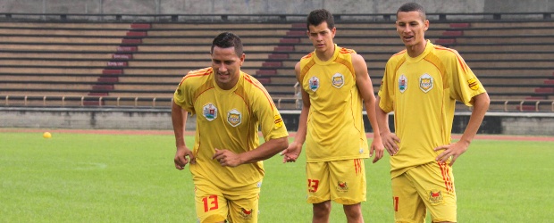 Águilas y verdes están en plan de calentar cuartos | Donaldo Zuluaga | Los jugadores de Itagüí están, según su técnico Álvaro de Jesús Gómez, motivados, porque serán locales mañana en el estadio Atanasio Girardot.
