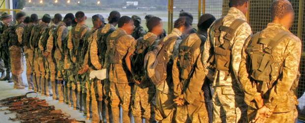 Capturados 19 presuntos "Urabeños" | Esteban Vanegas | Los presuntos integrantes de "los Urabeños" fueron capturados cerca al río San Bartolomé, zona rural del municipio de Yalí. Según las autoridades, eran los encargados del comercio de estupefacientes y de las muertes selectivas.