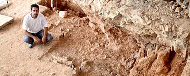 Sorprendente hallazgo en Israel | Cortesía | Un aspecto parcial de las excavaciones en la caverna Qesem en Israel, cuna de un controvertido y revolucionario hallazgo. El trabajo en el lugar prosigue con la esperanza de hallar más piezas que confirmen lo que se cree hasta ahora. Los 8 dientes hallados en la caverna Qesem. ¿Son de los primeros humanos?.