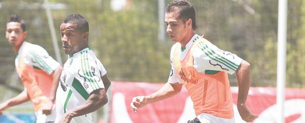 Ilusión y desquite, de la mano | Róbinson Sáenz | Dorlan Pabón, quien lleva el balón, es de nuevo la esperanza de Nacional para acceder a cuartos de la Liga Postobón-II. Lo grave es que el verde tendrá que vencer al Itagüí y esperar otros resultados.