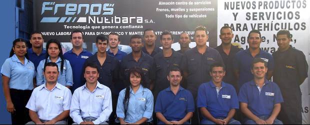 Amplio portafolio de servicios | Los 30 empleados de Frenos Nutibara están preparados para satisfacer a todos sus clientes. Además, se benefician de proyectos de vivienda propia y de educación superior, gracias a la política de responsabilidad social empresarial.