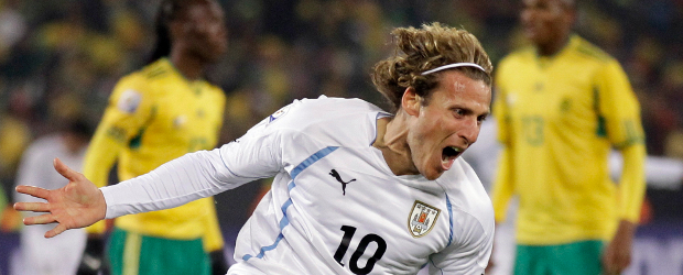 Diego Forlán, Balón de Oro | AP | El atacante charrúa Diego Forlán anotó cinco goles en Sudáfrica 2010 y su selección ocupó el cuarto lugar.