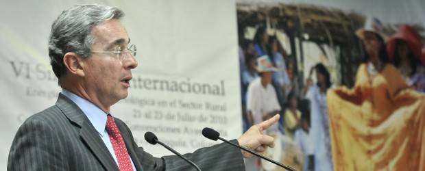 Presidente Uribe evalúa situación tras anuncio de Hugo Chávez | Cortesía Presidencia de la República | El secretario de Prensa de la Casa de Nariño, César Mauricio Velásquez, desmintió que el presidente Uribe haya citado a la cúpula militar.