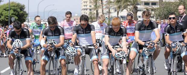 En la cuarta etapa del Giro, el pelotón rindió homenaje a Weylandt | Reuters | El equipo Leopard, al que pertenecía Wouter Weylandt, atravesó primero la línea de meta.