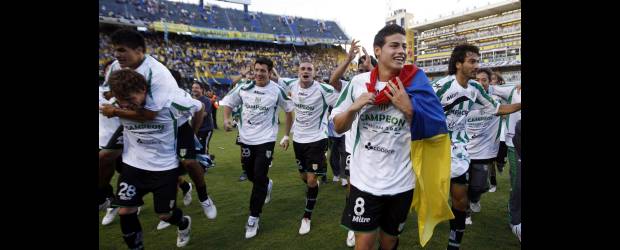 Coqueteos le sobran al joven James | Archivo | Frente a equipos grandes como River Plate y Boca Juniors, James Rodríguez ha mostrado personalidad y talento. Un chico grande entre los consagrados.