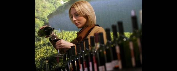 Y esa miradera... ¿qué es lo que tanto buscan? | Ap | El exceso de alcohol es perjudicial para la salud. Prohibido el expendio de bebidas embriagantes a menores de edad y mujeres embarazadas.