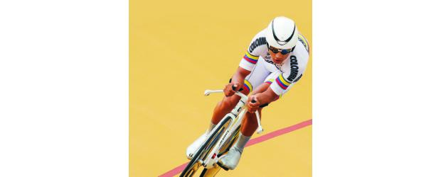 La pista pintó cuatro oros | Hernán Vanegas | Juan Esteban Arango ganó la medalla de oro en los 4.000 metros persecución individual, tras vencer en la final al también colombiano Juan Pablo Suárez. Juanes, quien había hecho la marca suramericana en la mañana, ganó su primer trofeo. Lo esperan los campeonatos del mundo de pista.