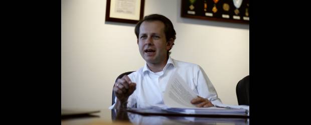 Compromiso de Arias es con el Partido Conservador | Archivo | En un comunicado, Andrés Felipe Arias dijo que respetará los principios de la colectividad pero que no puede garantizar que 1.100.000 de colombianos voten por un candidato en especial e hizo duras críticas a las recientes decisiones de los directivos del Partido Conservador.