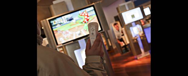 Wii quiere divertirse con Google | Bloomberg | Los juegos comienzan a integrarse con internet, con nuevas propuestas como la que ideó Nintendo a partir de las búsquedas de Google.