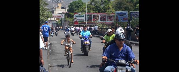 Fin a 44 días de una pesadilla | Archivo | Dimas Orellanos, Omar Rey y Andrés Cadavid regresaron a Colombia junto con otros 46 compatriotas deportados de Venezuela.