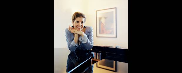 A Medellín viene la más "tesa" de Billboard | Cortesía | Además de periodista, Leila es pianista (aunque ya no toca) y escritora.