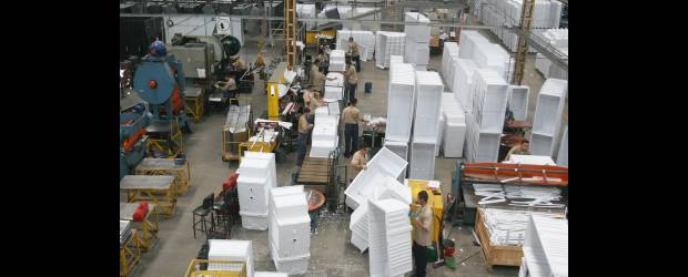 Emisor dejó en 3% tasa de interés de referencia | Hernan Vanegas | Las tasas de interés en el mercado deben seguir la tendencia a la baja, para estimular el despegue definitivo de la producción y la economía. La tasa de interés de referencia, definida por el Banco de la República, sigue en el 3,0 por ciento.