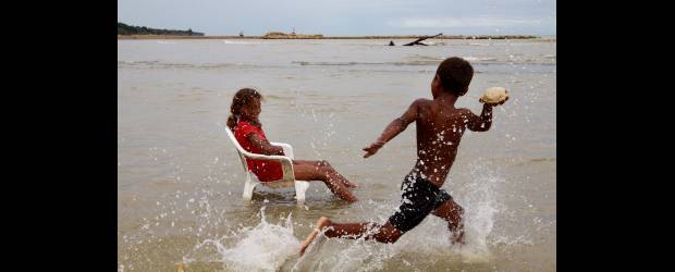 Arboletes pide que se hagan espolones en zona del cráter | Manuel Saldarriaga, Enviado Especial Arboletes | En la zona urbana, con los espolones, ya se ve el beneficio para las playas, pero el pueblo reclama que salven el volcán de lodo.