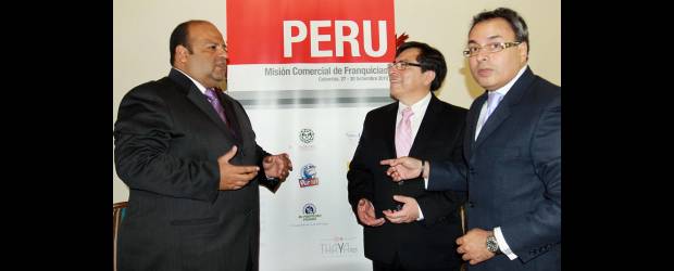 Perú mira negocios en Medellín | Manuel Saldarriaga | José Mendoza Espinoza, de Mi Propiedad Privada y Miguel Castillo Robles, de Las Canastas, acompañados por David Edery, directivo de PromPerú.