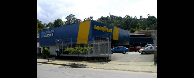 Una amplia tradición en servicio. | Cortesía | La sede de la Avenida 33 fue la primera que construyó Autollantas Nutibara en Medellín, en 1975. Está ubicada en la calle 33 no 63B-251. El conmutador es el 265 7700 y el fax: 265 5804.