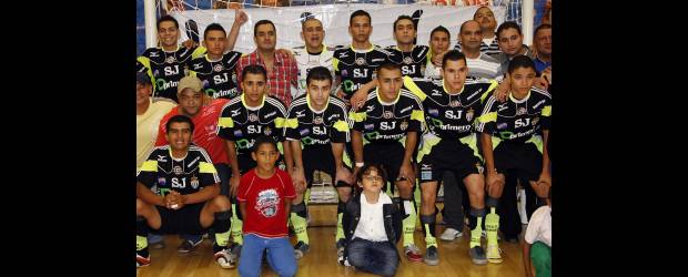 Bellanitas levantan la Copa | Jaime Pérez | Este es el equipo de Bello Jairuby-Innovar, campeón de la Copa Postobón de fútbol de salón. Los bellanitas tuvieron un inicio incierto, pero luego solventaron con gran regularidad la etapa final del torneo. Seguramente será la base del seleccionado nacional que disputará el Mundial el año entrante.