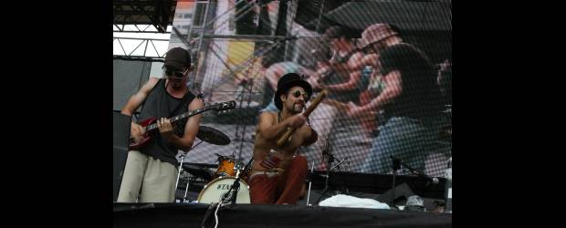 Altavoz cerró su canto con más de 70 mil voces | Juan Antonio Sánchez | El escenario fue uno de los puntos altos de este Altavoz, con luces y video de gran calidad. Faltaron ajustes en el sonido.