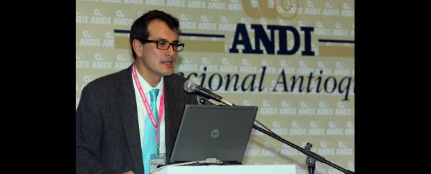 Formalizar empleo es trabajo de todos | Donaldo Zuluaga | Jairo Nuñez, asesor del Gobierno Nacional para la erradicación de la pobreza, durante su presentación en el Encuentro de Comités de Laboralistas.