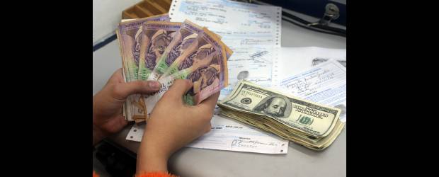 Expectativa por medidas frente a la tasa de cambio | Archivo | Los analistas consideran que las autoridades económicas se muestran renuentes a aplicar un control de capitales, lo que ayudaría a la tasa de cambio.