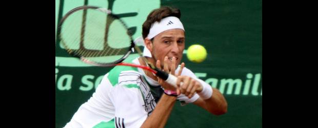 Alejo abre su torneo con un duro | Donaldo Zuluaga | El italiano Andrea Arnaboldi derrotó al ecuatoriano Julio César Campozano con parciales 6-4 y 7-6. Hoy jugará ante el argentino Brian Dabul.