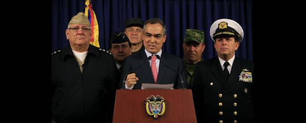 Más repudio y una confesión de violación | Colprensa, Bogotá | El Gobierno y el Ejército repudiaron una vez más los homicidios de tres menores y la violación de una niña de 14 años. La Fiscalía detuvo a un suboficial e investiga a un grupo de militares de dos batallones que operaban en Tame.