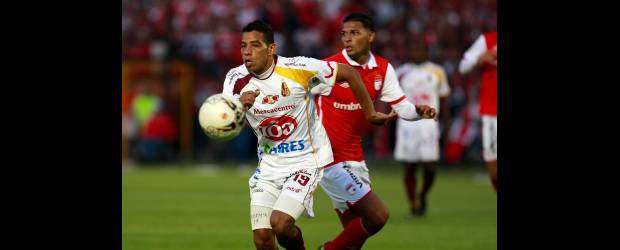 Wílder pasó al Tolima en el último suspiro | Cristian Castillo, Colprensa-bogotá | El remate de Wílder Medina, cuando ya los hinchas del Santa Fe se alistaban para festejar el paso a la final, cayó como agua fría sobre las tribunas de El Campín. Medina y Dayro Moreno definirán el Botín de Oro.