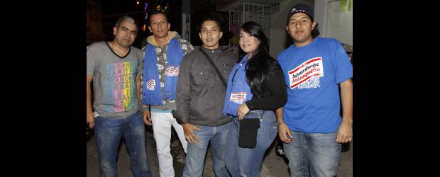 Diez barrios se bailan su aguinaldo | Edwin Bustamante | Diego Ossa, Jonhy Úsuga, Yonatan Vásquez y Karina Martínez se gozaron la fiesta en el barrio Francisco Antonio Zea. Fue de 7:00 a 12:00 p.m.