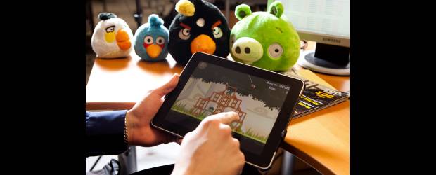 Angry Birds quiere ser como Pixar | Bloomberg | Se han descargado más de 75 millones de versiones pagadas de Angry Birds que se puede jugar en diversas plataformas: Nokia, iPhone, Android.