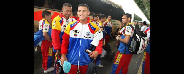 ¡Qué patriotas!: 27 horas para llegar a Bello | Juan Antonio Sánchez | Los venezolanos trajeron su santo (José Gregorio Hernández) para que los ilumine en el Mundial de futsal a partir del 16 de marzo ante Paraguay.