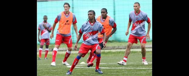 Los jóvenes tienen el turno en el Medellín | Hernán Vanegas | En la quinta era del técnico Víctor Luna el joven que muestre condiciones, caso de Andrés Uribe, podrá soñar con jugar en el equipo principal.