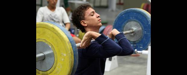 El 'flaquito' levantó plata Mundial | Juan Antonio Sánchez | Alejandro Posada, con su medalla de plata, demostró que las pesas siguen siendo un fortín en Colombia. Fue segundo en el Mundial de Perú. Hoy estarán en escena Dellys Restrepo y Ana María Dueñas. Por los números, ambas tienen pocas posibilidades de subir al podio.