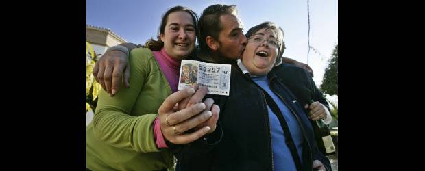 Azar, gira la suerte y la vida | Archivo | Esta noche juega uno de los acumulados más grandes del Baloto, $35 mil millones. Hay una posibilidad entre 8 millones de ganar.