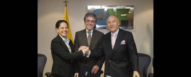 La CAF apoya el cambio del Inco | Cortesia | La gerente General del Inco, María Inés Agudelo, en compañía del ministro de Transporte, Germán Cardona Gutiérrez y del presidente de la Corporación Andina de Fomento (CAF), Enrique García Rodríguez, en la firma del convenio.
